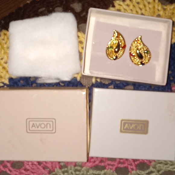 Avon Jewelry - Vintage 1986 clip on earrings named paisley colors dated with sleeve and box